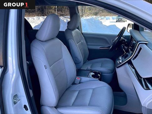 Certified 2020 Toyota Sienna XLE w/ XLE Navigation Package image 8