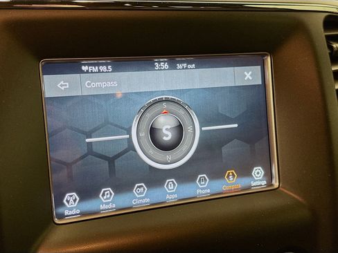 Used 2020 Jeep Grand Cherokee Laredo image 22