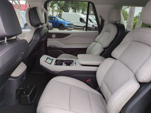 New 2025 Lincoln Navigator L Reserve AWD/4WD image 14