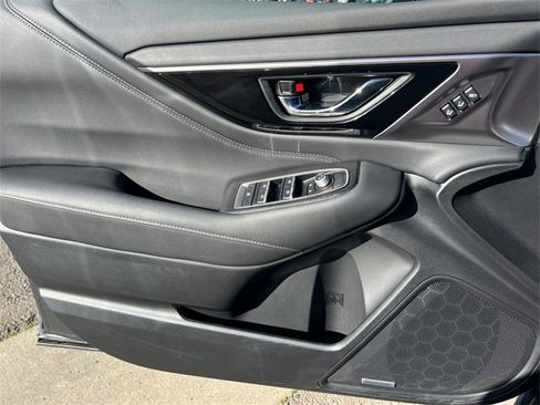 Used 2025 Subaru Outback Limited image 18