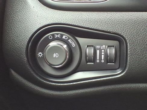 Used 2022 Jeep Renegade Altitude w/ Convenience Group AWD/4WD image 29