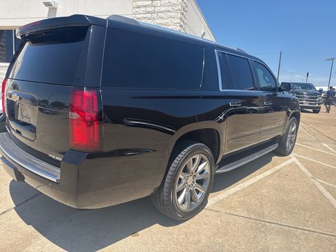 Used 2019 Chevrolet Suburban Premier AWD/4WD image 4
