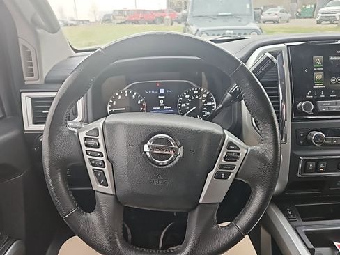 Used 2021 Nissan Titan SV w/ SV Convenience Package image 18