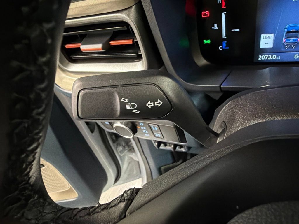 Certified 2025 Ford Maverick Lariat w/ 4K Tow Package AWD/4WD image 19