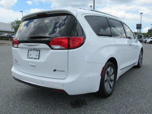 Used 2017 Chrysler Pacifica Platinum FWD image 7