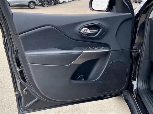 Used 2019 Jeep Cherokee Latitude Plus image 21