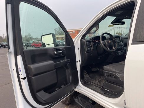 Used 2024 Chevrolet Silverado 2500 Custom w/ Custom Value Package image 5