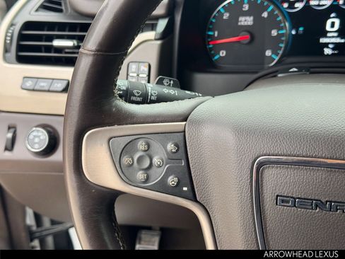 Used 2017 GMC Yukon Denali image 25