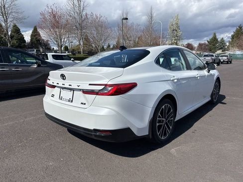 Used 2025 Toyota Camry XLE image 7