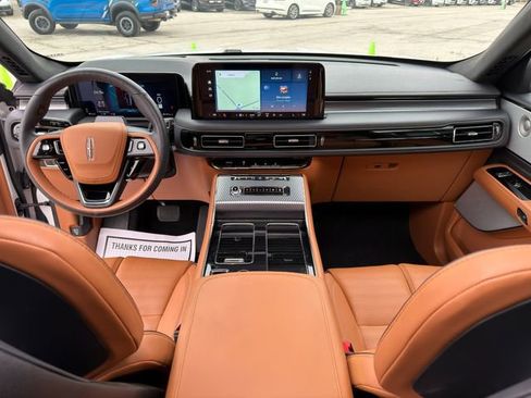 Used 2025 Lincoln Aviator Black Label image 18