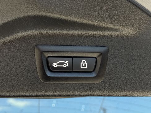 Used 2022 BMW X7 M50i w/ Dynamic Handling Package image 8