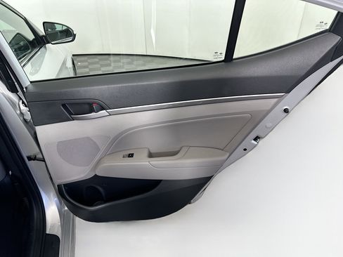 Used 2017 Hyundai Elantra Limited image 28