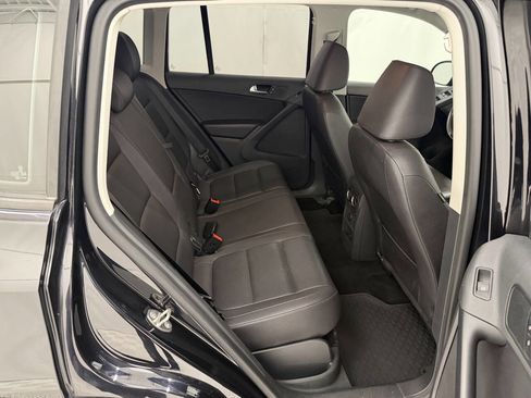 Used 2016 Volkswagen Tiguan S image 10