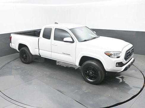 Used 2022 Toyota Tacoma SR5 w/ Technology Package image 27