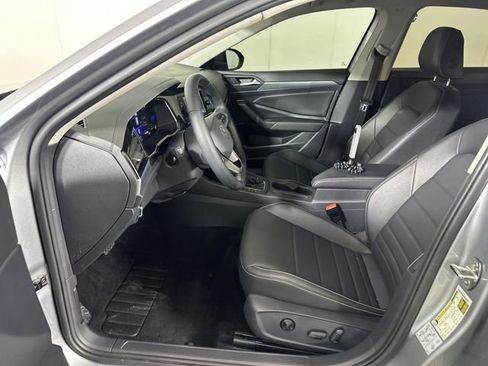 Used 2022 Volkswagen Jetta SE image 11