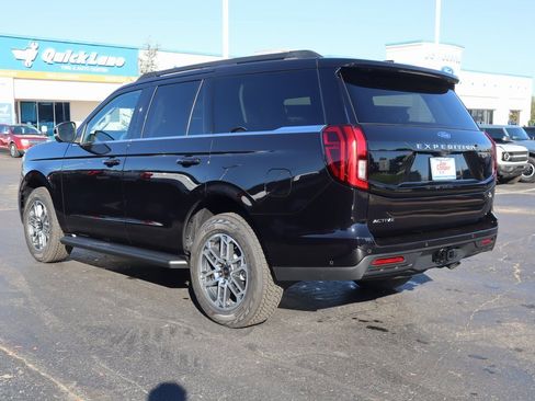 New 2025 Ford Expedition Active image 24
