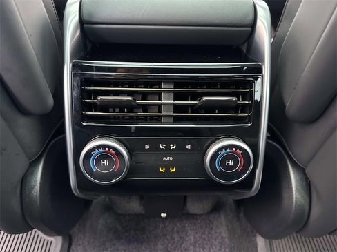 Certified 2024 Land Rover Range Rover SE image 17