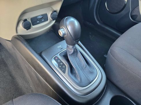 Used 2013 Kia Soul ! FWD image 16