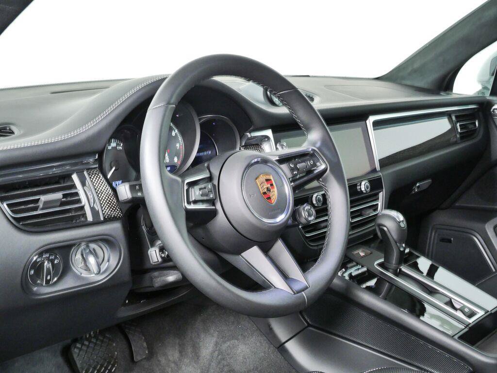 Certified 2026 Porsche Macan GTS AWD/4WD image 4