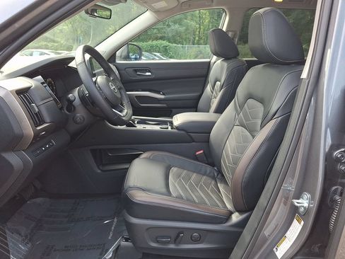 Certified 2023 Nissan Pathfinder Platinum AWD/4WD image 16