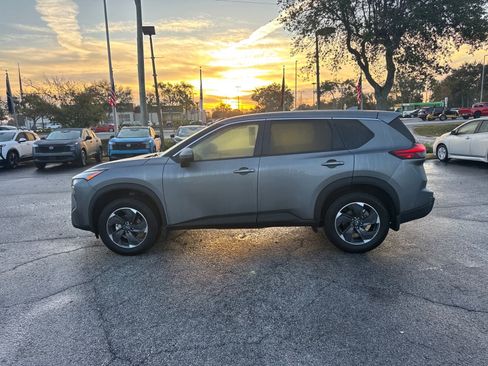 Certified 2025 Nissan Rogue SV image 8