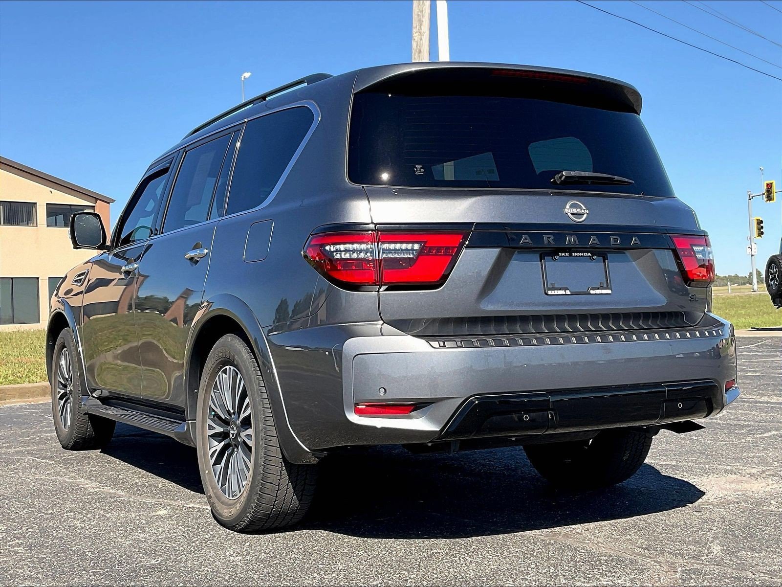 Used 2023 Nissan Armada SL w/ Midnight Edition Package AWD/4WD image 4