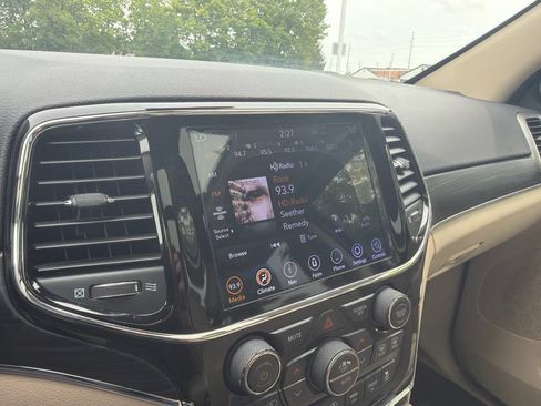 Used 2020 Jeep Grand Cherokee Limited w/ Luxury Group II AWD/4WD image 29