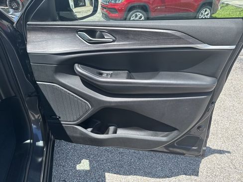 Certified 2023 Jeep Grand Cherokee Limited w/ Black Appearance Package image 21