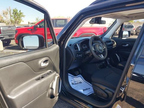 Used 2023 Jeep Renegade Latitude w/ Sun & Fun Group AWD/4WD image 5