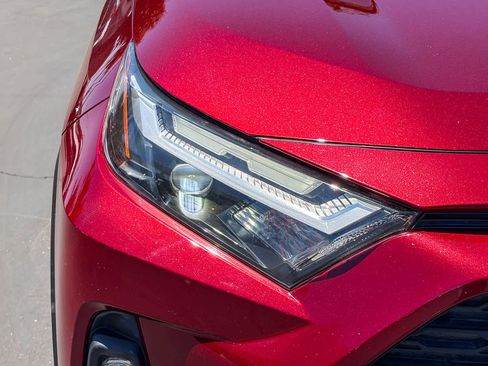 Used 2022 Toyota RAV4 XLE Premium AWD/4WD image 7