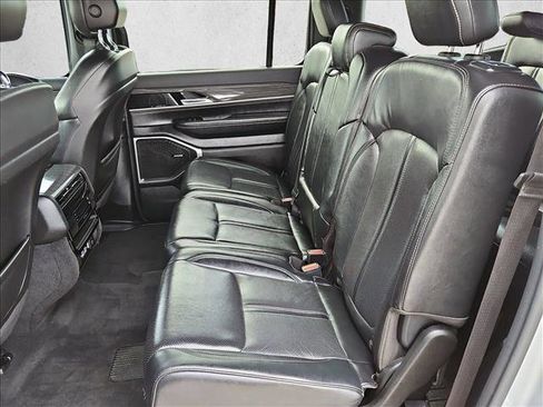Used 2022 Jeep Wagoneer Series II AWD/4WD image 18