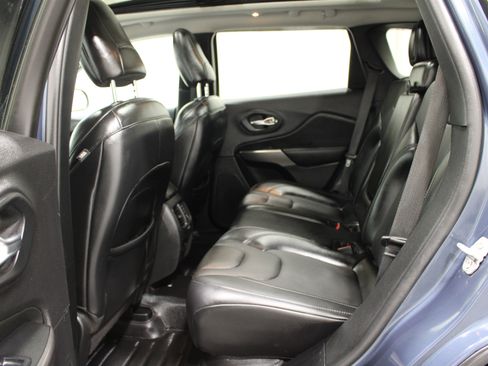 Used 2021 Jeep Cherokee Latitude Lux w/ Sun & Sound Group FWD image 21
