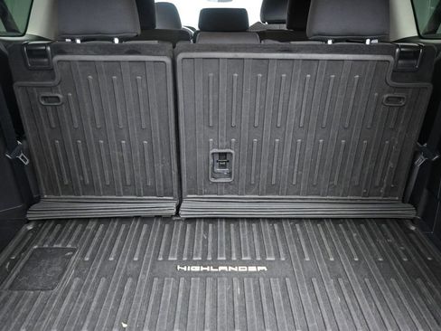 Used 2023 Toyota Highlander L FWD image 18