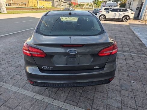 Used 2017 Ford Focus SE FWD image 6