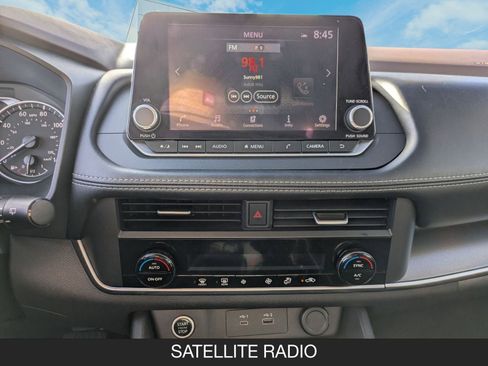 Used 2023 Nissan Rogue SV image 17