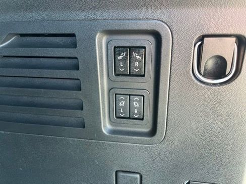 Used 2024 Chevrolet Traverse RS FWD image 10