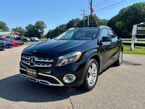 Used 2018 Mercedes-Benz GLA 250 4MATIC image 1