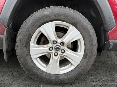 Used 2019 Toyota RAV4 XLE w/ Convenience Package image 14