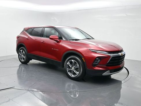Used 2025 Chevrolet Blazer LT AWD/4WD image 2