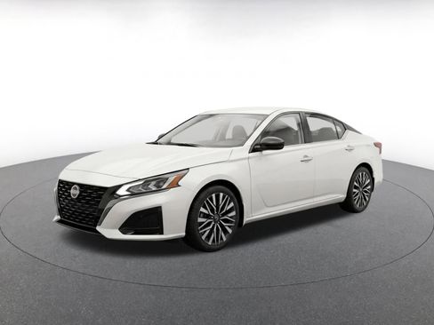 Used 2025 Nissan Altima 2.5 SV FWD image 3