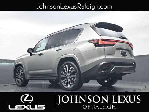 Used 2023 Lexus LX 600 4WD w/ Appearance Package image 18