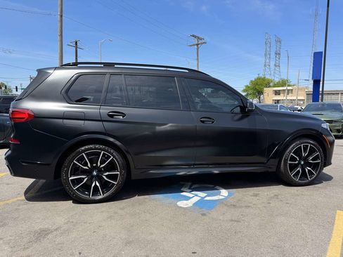 Used 2022 BMW X7 xDrive40i w/ M Sport Package AWD/4WD image 4