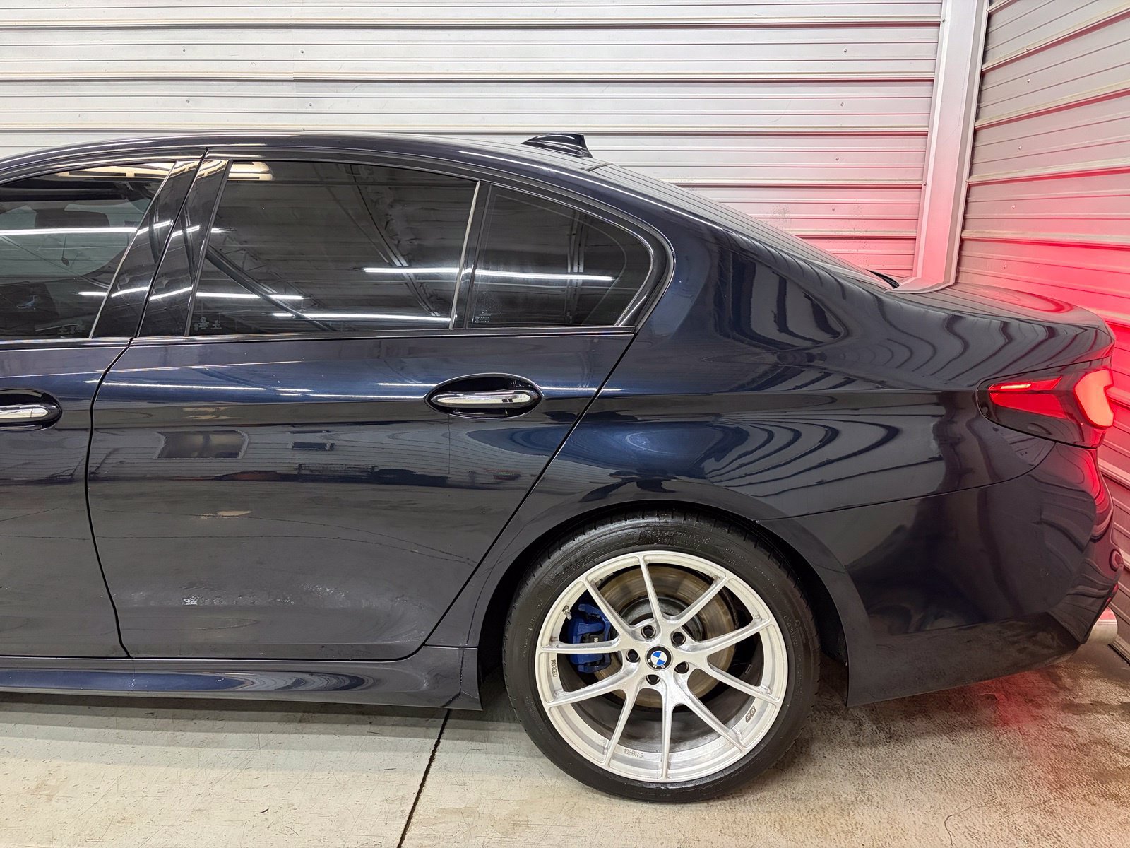Used 2017 BMW 540i xDrive w/ M Sport Package AWD/4WD image 6