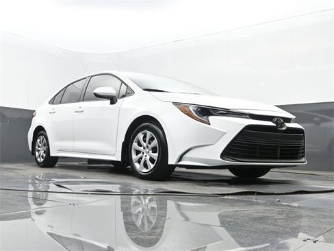 Used 2025 Toyota Corolla LE image 23