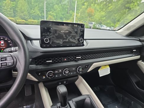Certified 2025 Honda Accord SE image 19