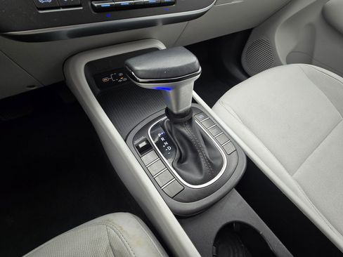 Used 2025 Hyundai Kona SEL image 29