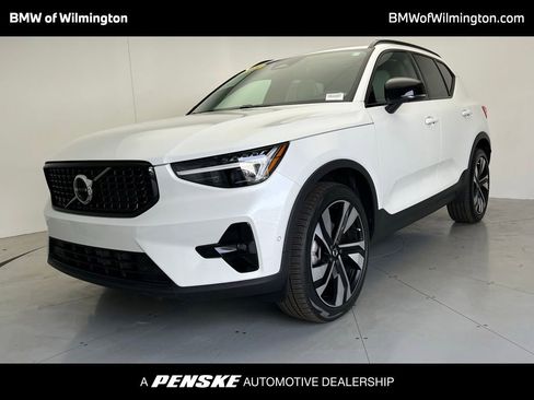 Used 2025 Volvo XC40 B5 Ultra w/ Protection Package Premier image 1