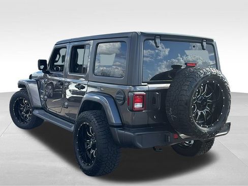 Used 2019 Jeep Wrangler Unlimited Sahara image 5
