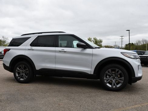 Used 2026 Ford Explorer Active w/ Active Comfort Package AWD/4WD image 8
