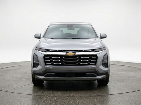 Used 2025 Chevrolet Equinox LT image 2